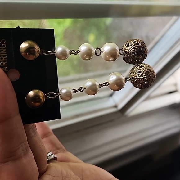 NWT Vintage Faux Pearl Chandelier Gold Tone Earrings for pierced ears - Picture 6 of 6